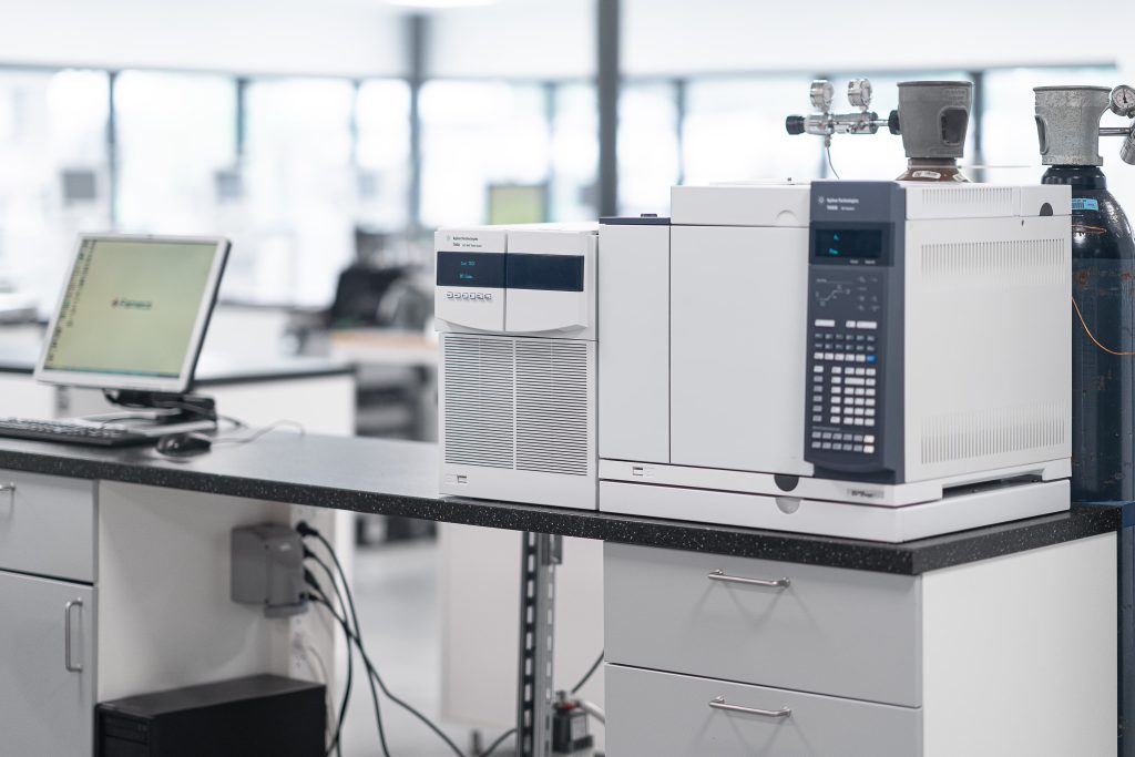 Espectrometría de masas acoplada a cromatografía LC/MS, LC/MS/MS, GC/MS, GC/MS/MS